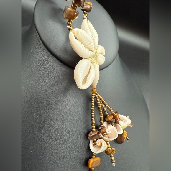 Vintage Beachy Brown and Tan Mottled Shell Beaded Necklace  Vintage Shell and Bead Necklace in Brown and Cream